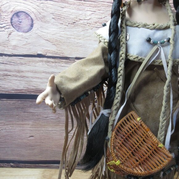 Native American Indian Exquisite 18" Doll with Accessories & Stand - Vintage - Picture 5 of 15